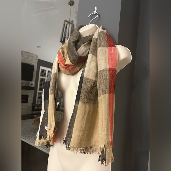 BURBERRY - 100% Linen scarf/wrap. Classic colors of Tan/Black/Red - Picture 4 of 7